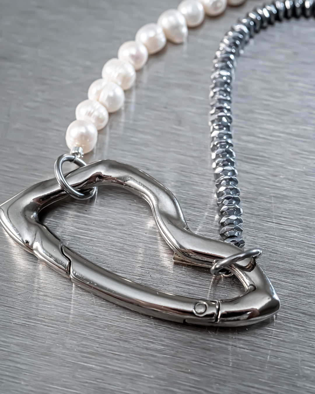 Hematite, Pearls 50-50 - White & Black